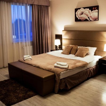 Hotel Feniks Gniezno Exteriör bild