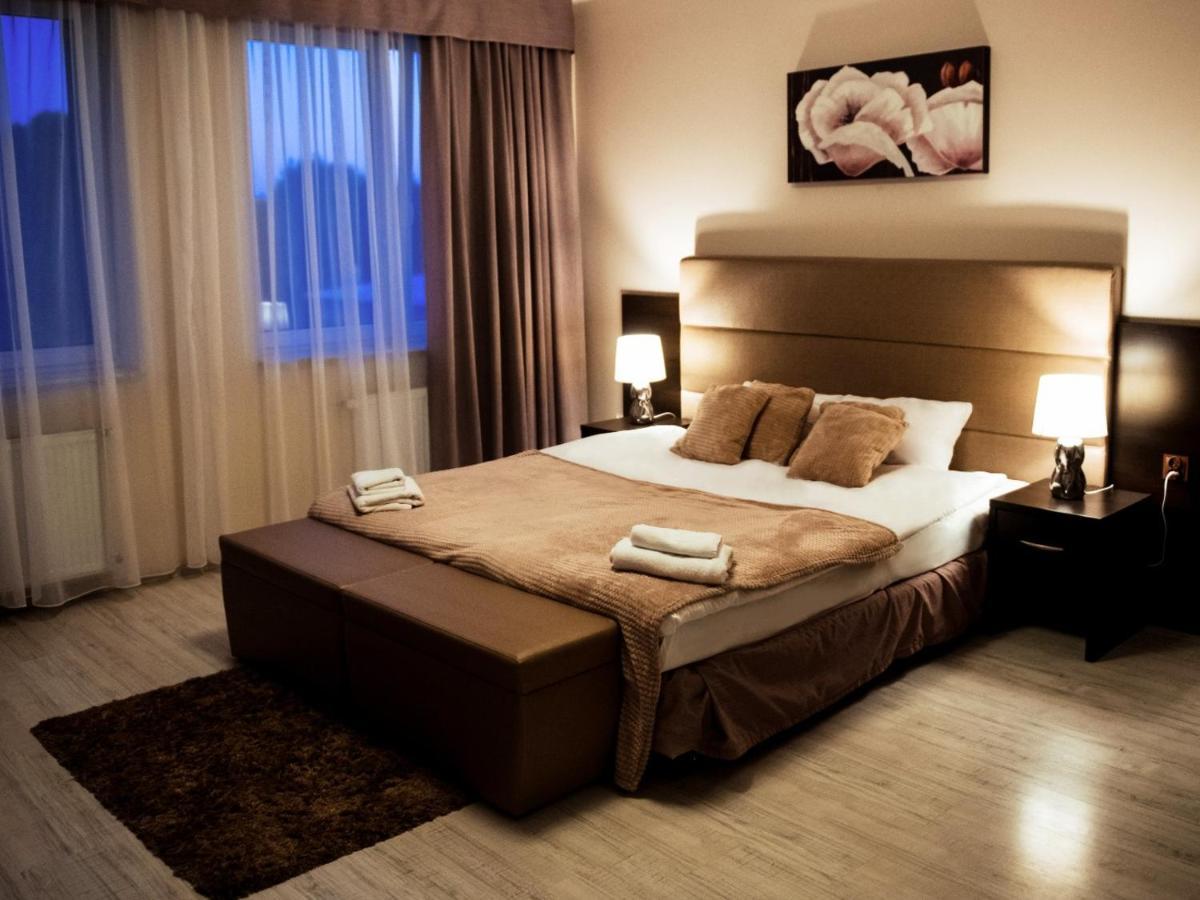 Hotel Feniks Gniezno Exteriör bild