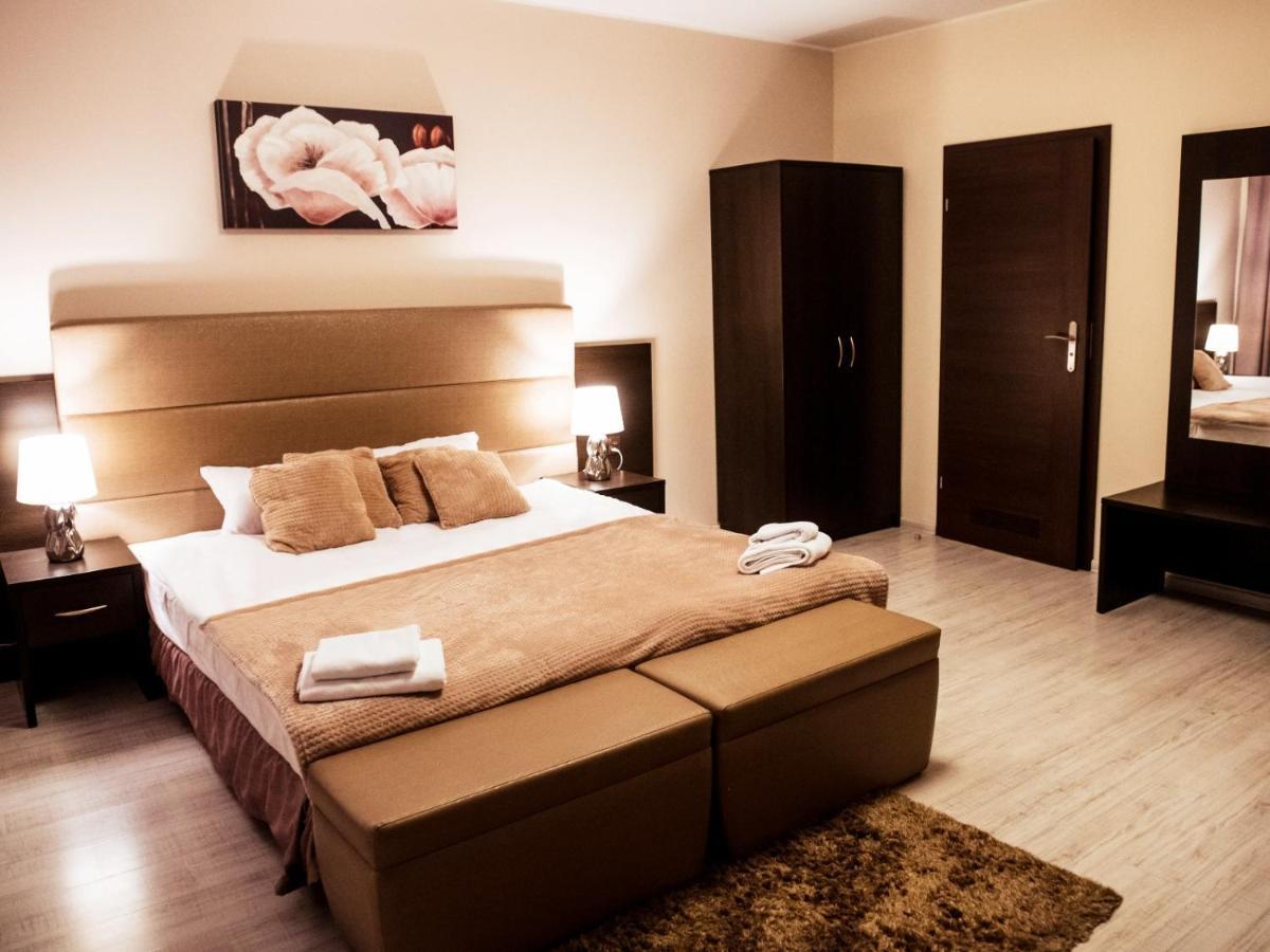 Hotel Feniks Gniezno Exteriör bild