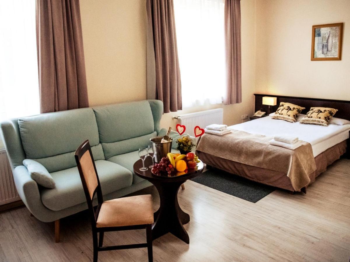 Hotel Feniks Gniezno Exteriör bild