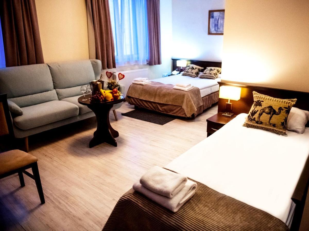 Hotel Feniks Gniezno Exteriör bild