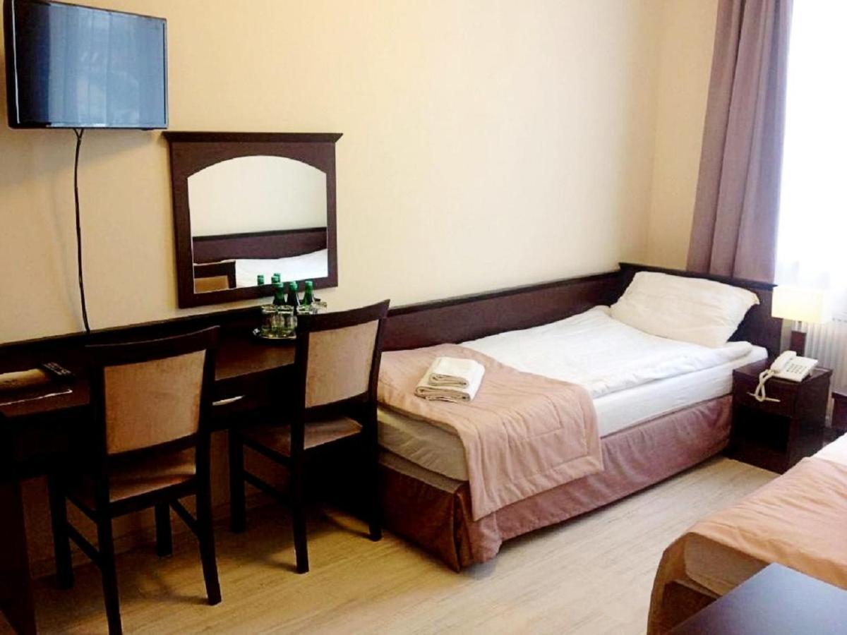 Hotel Feniks Gniezno Exteriör bild