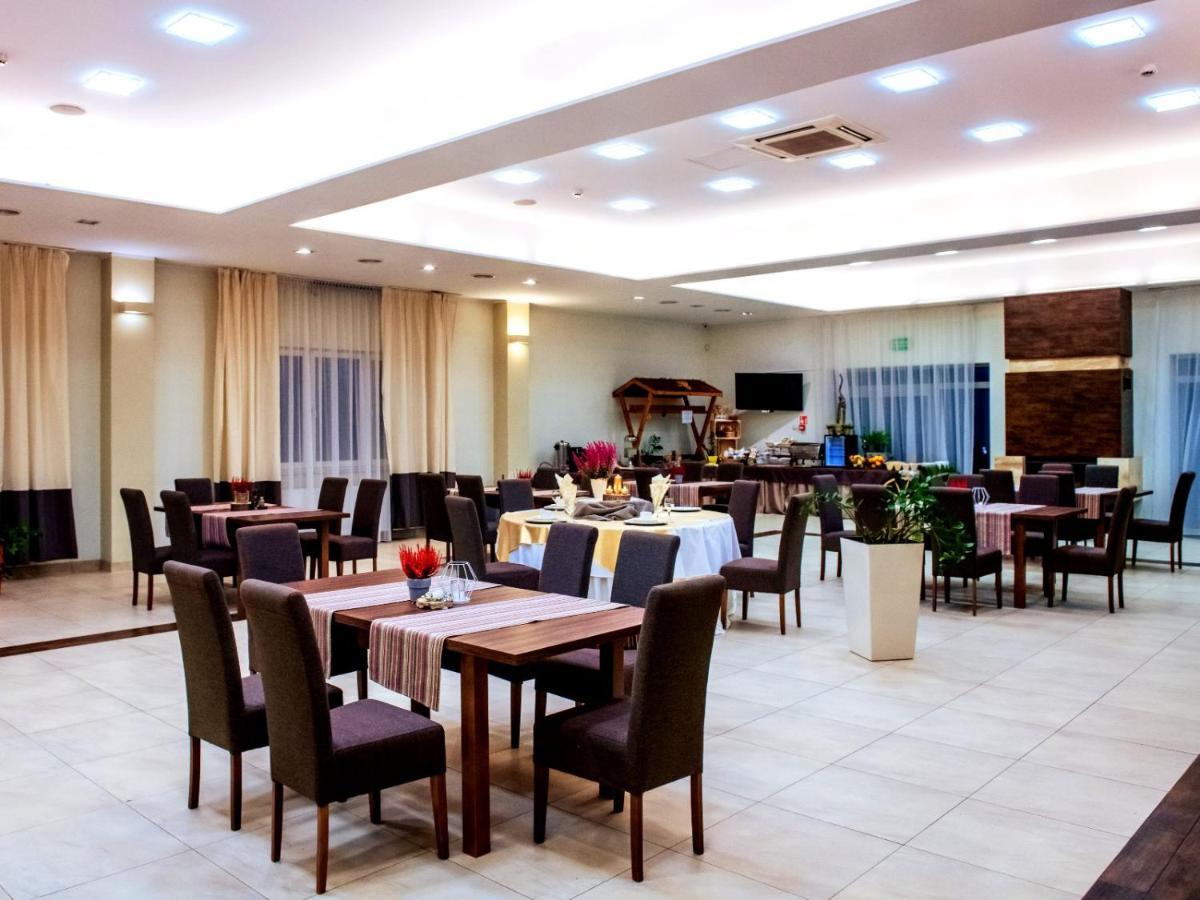Hotel Feniks Gniezno Exteriör bild