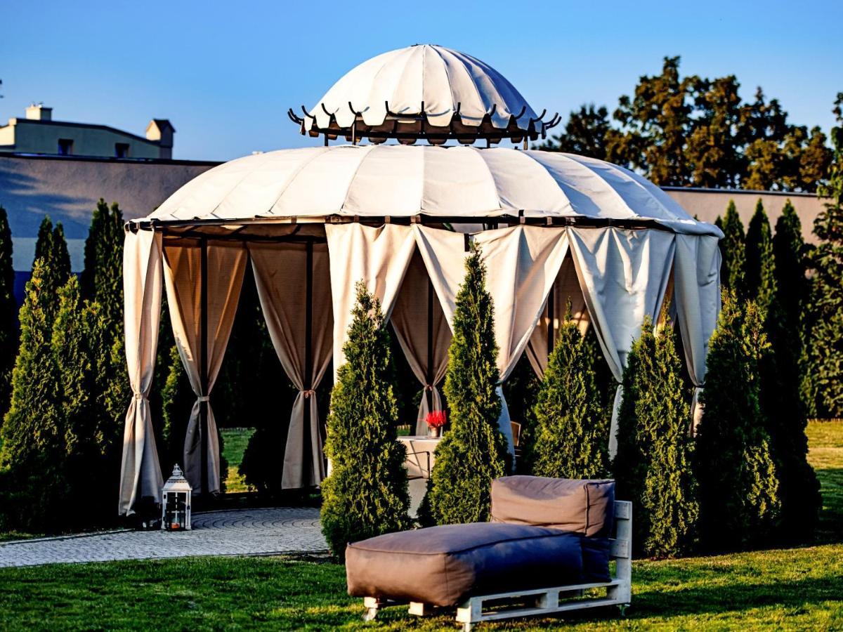 Hotel Feniks Gniezno Exteriör bild