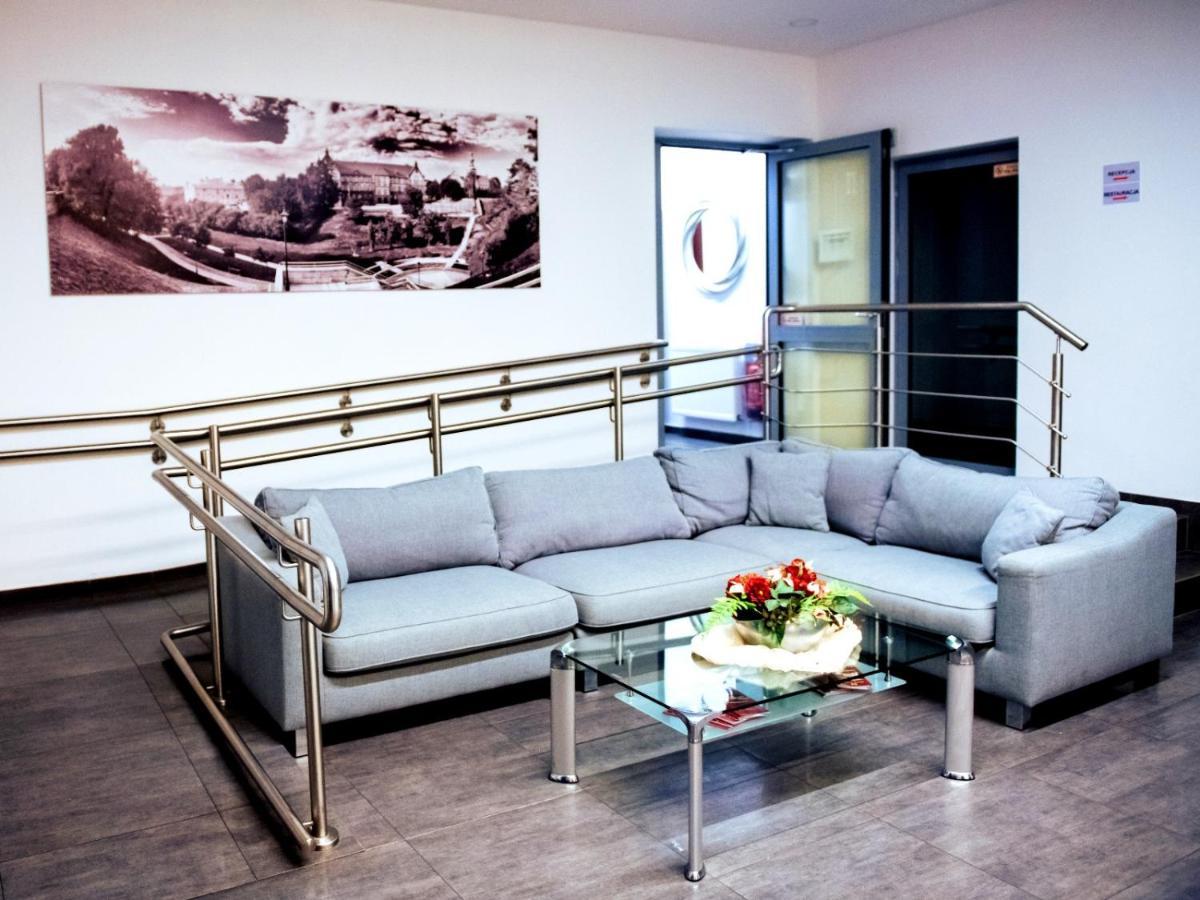 Hotel Feniks Gniezno Exteriör bild