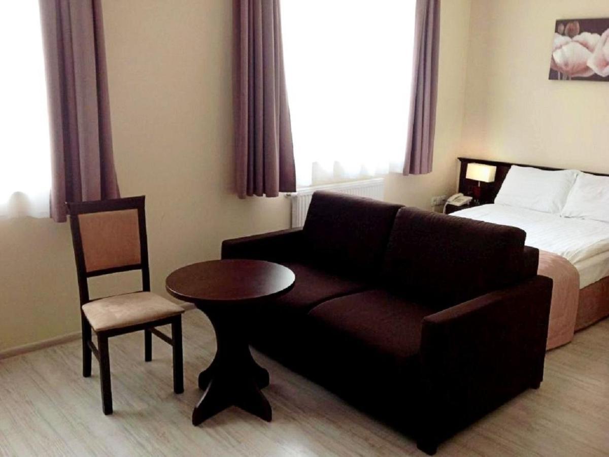 Hotel Feniks Gniezno Exteriör bild