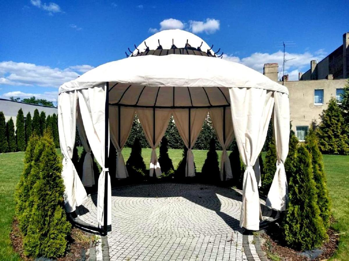 Hotel Feniks Gniezno Exteriör bild