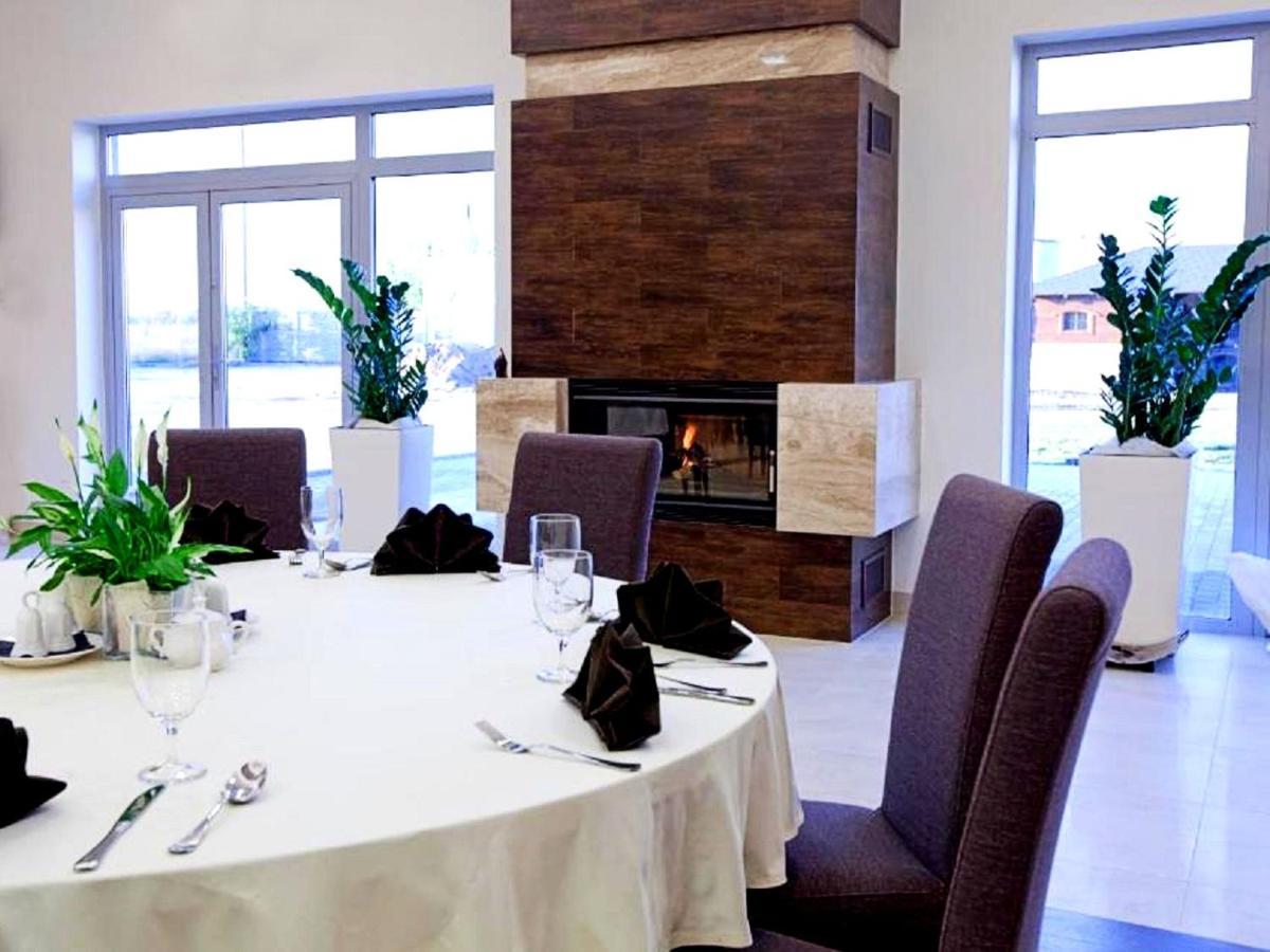 Hotel Feniks Gniezno Exteriör bild