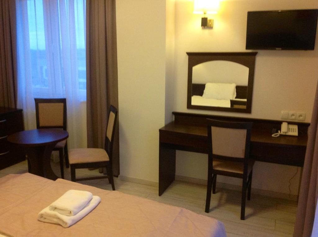 Hotel Feniks Gniezno Exteriör bild